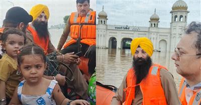 ਗੁਰਦੁਆਰਾ ਕਰਤਾਰਪੁਰ ਸਾਹਿਬ ਵਿਖੇ 12-12 ਫੁੱਟ ਚੜ੍ਹਿਆ ਪਾਣੀ, ਕਿਸ਼ਤੀਆਂ ਰਾਹੀਂ ਕੱਢੇ ਗਏ ਸ਼ਰਧਾਲੂ