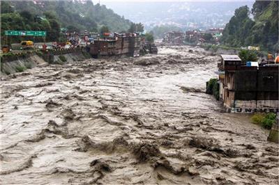 भारी बारिश से हिमाचल बेहाल! इस दिन तक रेड अलर्ट जारी, सड़कें और बिजली ठप