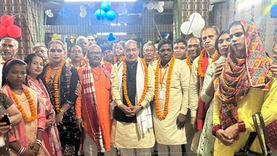 काली माता मंदिर में राधाष्टमी पर 108 कमल के फूलों से हुआ राधारानी का पूजन