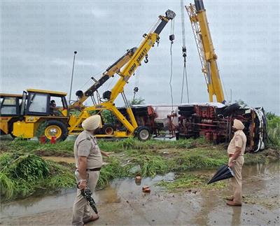 पंजाब के इस हाईवे पर पलटा गैस टैंकर, बंद की गई आवाजाही