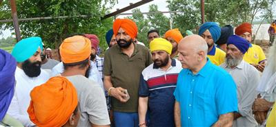 बंधों की मज़बूती के लिए त्वरित कदम: कैबिनेट मंत्री भुल्लर और हरभजन सिंह ईटीओ ब्यास नदी के कमज़ोर हिस्सों की मज़बूती करने के कार्य में सहयोग दिया