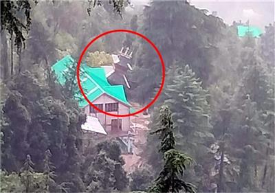 कुदरत का कहर: मंडी में भूस्खलन की चपेट में आया देव काली नाग जी दारल का मंदिर, भक्त हुए भावुक
