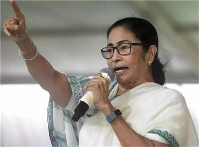 ममता बनर्जी ने केंद्र पर बोला जोरदार हमला, कहा- कभी अमेरिका तो कभी चीन के सामने गिड़गिड़ा रही सरकार