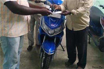 Chandigarh में शौंक दा मुल्ल नहीं! 55 हजार का Scooter और इतने लाख का नंबर