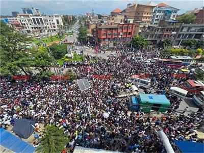 नेपाल में सोशल मीडिया बैन पर बवाल: संसद भवन में घुस गए प्रदर्शनकारी, पुलिस से हिंसा में 14 की मौत व 80 घायल 
