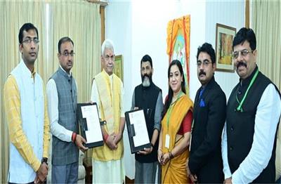 उपराज्यपाल मनोज सिन्हा ने किया बड़ा ऐलान: प्राकृतिक आपदाओं और गोलीबारी पीड़ितों के लिए 'सुरक्षित भविष्य' की योजना