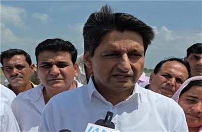 'सरकार का डबल इंजन किसानों के खिलाफ', दादरी पहुंचे दीपेंद्र हुड्डा ने भाजपा को घेरा