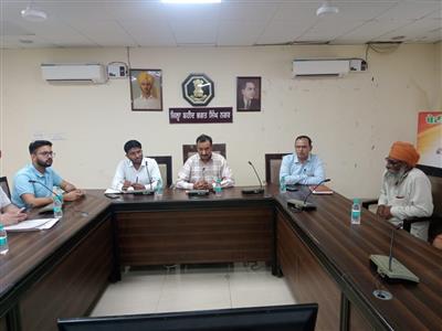 जिला प्रशासन द्वारा कंबाइन मालिकों से सुबह 10 बजे से शाम 6 बजे तक ही कटाई करने की अपील
