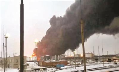 Ukraine-Russia War: यूक्रेन के निशाने पर सबसे बड़ा कारखाना, रूसी ऑयल रिफाइनरी पर दागे 361 ड्रोन