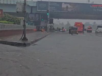मुंबई में लगातार बारिश के जनजीवन बेहाल, मौसम विभाग ने जारी किया ऑरेंज अलर्ट