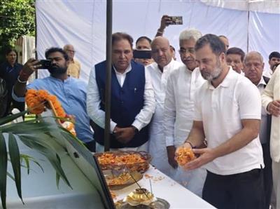 ‘तमाशा बंद करे सरकार, 'फ्यूनरल होने दे' वाई पूरन कुमार के परिवार से मुलाकात के दौरान राहुल गांधी बोले