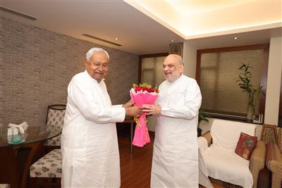 Amit Shah Met CM Nitish: जनसभा से पहले CM नीतीश से मिले अमित शाह, 15 मिनट दोनों के बीच हुई बातचीत