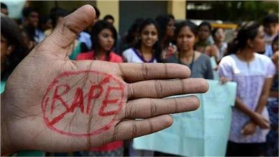 बेंगलुरु: काॅलेज के अंदर जूनियर छात्र ने सीनियर छात्रा को वॉशरूम में ले जाकर डेढ़ घंटे तक बनाया अपनी हवस का शिकार, छात्रों के बीच भारी आक्रोश