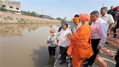 बुड्ढा नाला पर पहुंचे राज्यपाल गुलाब चंद कटारिया, सफाई अभियान का लिया जायजा