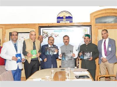 Himachal Pradesh: मुख्यमंत्री ने आर्थिक एवं सांख्यिकी विभाग की पुस्तकों का विमोचन किया
