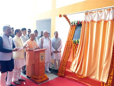 सार्वजनिक भूमि पर अवैध कब्जा करने वालों को देना होगा हिसाब : सीएम योगी