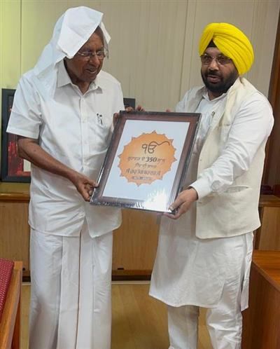 हरभजन सिंह ई.टी.ओ. ने केरल के मुख्यमंत्री पिनाराई विजयन से की मुलाकात