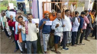 Bihar Election 2025: पांच बजे तक 18 जिलों की 121 सीटों पर हुई 60.18 फीसदी वोटिंग, जनता का फैसला ईवीएम में कैद