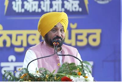 Breaking : CM Mann ने इन नवनियुक्त उम्मीदवारों को बांटे नियुक्ति पत्र