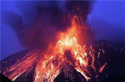 इस देश में भयंकर ज्वालामुखी विस्फोट, रद्द की गई 30 उड़ानें, 4.4 किमी ऊंचाई तक फैली राख