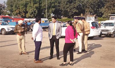 एस्टेट ऑफिस यूटी चंडीगढ़ की टीम ने कसा शिकंजा, सेक्टर-1 से हटाए अवैध कब्जे, मचा हडक़ंप