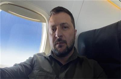 भागदौड़ में फंसे जेलेंस्कीः प्रेस कॉन्फ़्रेंस का वक्त न मिला तो अपनाया नया तरीका ! पत्रकारों के सवालों का ऐसे दिया जवाब