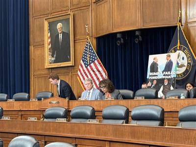 डेमोक्रेट्स ने उठाए ट्रंप की नीतियों पर सवाल, चेताया-ज्यादा टैरिफ से भारत को खो देगा अमेरिका