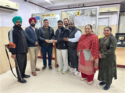 ਸੁਨਾਮ PNB ਮੇਨ ਬ੍ਰਾਂਚ (ਜਾਖਲ ਰੋਡ) ਦੇ ਸਟਾਫ ਨੇ ਦਿਖਾਈ ਇਮਾਨਦਾਰੀ ਦੀ ਮਿਸਾਲ, ₹2 ਲੱਖ ਸਹੀ ਮਾਲਕ ਨੂੰ ਵਾਪਸ ਕੀਤੇ