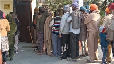 ਖਰੜ 'ਚ ਵੋਟਾਂ ਪੈਣ ਦਾ ਕੰਮ ਜਾਰੀ, ਪੋਲਿੰਗ ਬੂਥਾਂ 'ਤੇ ਪੁੱਜੇ ਵੋਟਰਾਂ 'ਚ ਭਾਰੀ ਉਤਸ਼ਾਹ