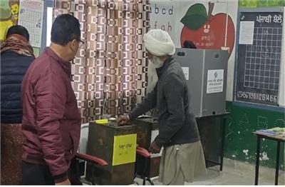 जालंधर के गांवों में मतदान प्रक्रिया शुरू, 9 चुनाव चिन्हों में सिमटी सियासी जंग