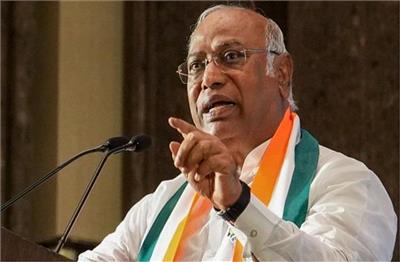 ‘वोट चोरी' करने वाले गद्दार हैं, इन्हें सत्ता से हटाना होगा: खरगे