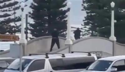 ऑस्ट्रेलिया में बीच पर ताबड़तोड़ फायरिंग: पुलिस अफसर समेत कई लोगों की मौत, पर्यटकों में मची भगदड़