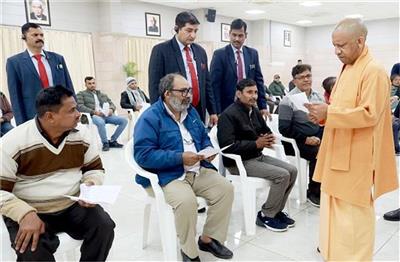 'किसानों को किसी भी प्रकार की परेशानी न हो, यह सुनिश्चित किया जाएः सीएम योगी