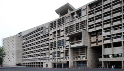 ਪੰਜਾਬ ਸਕੱਤਰੇਤ ਨੂੰ ਬੰਬ ਨਾਲ ਉਡਾਉਣ ਦੀ ਧਮਕੀ, ਮੌਕੇ 'ਤੇ ਪੁੱਜੀ ਪੁਲਸ ਨੇ ਜਾਂਚ ਕੀਤੀ ਸ਼ੁਰੂ