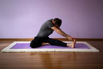 वर्क प्रेशर और बढ़ते स्क्रीन टाइम से हैं परेशान? महामुद्रा के अभ्यास से शरीर को करें रिचार्ज