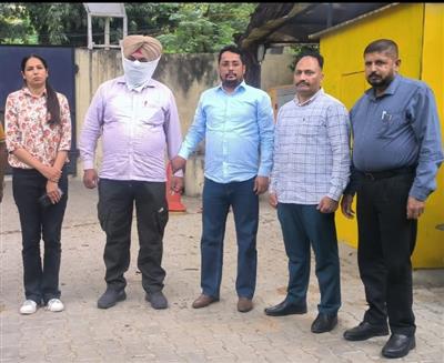 ₹10,000 रिश्वत लेते नायब कोर्ट को विजिलेंस ब्यूरो ने रंगे हाथों गिरफ्तार किया