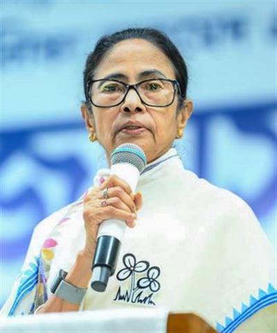 सीएम ममता बनर्जी ने केंद्र पर साधा निशाना, पाक मंत्री की 'धमकी' पर उठाए सवाल