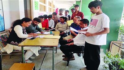 CBSE स्कूलों में एडमिशन को लेकर छात्रों में भारी उत्साह, CM ने तीनों संकाय शुरू करने के दिए निर्देश