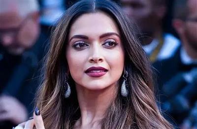 दीपिका पादुकोण ने बनाया 10,000 करोड़ कमाने का रिकॉर्ड