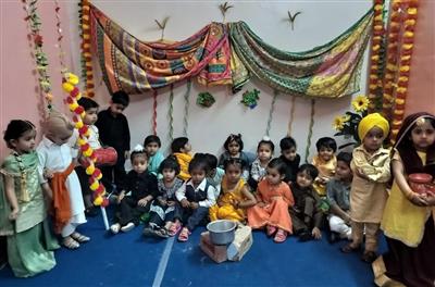 ਰਕਸ਼ਾ ਪਲੇਵੇ ਸਕੂਲ ਵਿੱਚ ਨੰਨੇ ਮੁੰਨੇ ਬੱਚਿਆਂ ਵੱਲੋਂ ਵਿਸਾਖੀ ਧੂਮਧਾਮ ਨਾਲ ਮਨਾਈ, ਇਕਤਾ ਤੇ ਭਾਈਚਾਰੇ ਦਾ ਸੰਦੇਸ਼