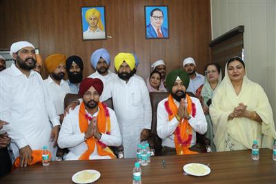 ਖਰੜ ਬਲਾਕ ਸਮਿਤੀ ਵਿੱਚ ਚੇਅਰਮੈਨ ਅਤੇ ਵਾਈਸ ਚੇਅਰਮੈਨ ਦੀ ਤਾਜਪੋਸ਼ੀ, ਰਘਬੀਰ ਸਿੰਘ ਮੋਦੀ ਅਤੇ ਨਿਰਪਾਲ ਸਿੰਘ ਮੰਡੇਰ ਨੇ ਸੰਭਾਲਿਆ ਅਹੁਦਾ