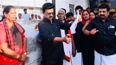 सीएम स्टालिन ने जलाई परिसीमन प्रस्ताव की प्रति, काला झंडा लगाकर किया विरोध