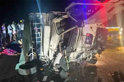 आंध्र प्रदेश : कुरनूल में लॉरी से कार की टक्कर में आठ तीर्थयात्रियों की मौत,पीएम ने जताया दुख, मृतकों के परिजनों को 2 लाख की सहायता का ऐलान