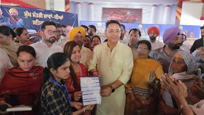 ਕੈਬਨਿਟ ਮੰਤਰੀ ਅਮਨ ਅਰੋੜਾ ਨੇ ਸੁਨਾਮ 'ਚ ‘ਮਾਵਾਂ ਧੀਆਂ ਸਤਿਕਾਰ ਯੋਜਨਾ‘ ਦੀ ਰਜਿਸਟ੍ਰੇਸਨ ਕਰਵਾਈ ਸ਼ੁਰੂ