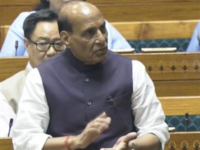 लोकसभा में नेता प्रतिपक्ष राहुल गांधी को माफी मांगनी चाहिए : रक्षा मंत्री राजनाथ सिंह