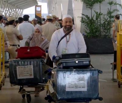 भारत से इस वर्ष 1.75 लाख से अधिक लोग करेंगे हज, दिल्ली एयरपोर्ट से पहली फ्लाइट रवाना