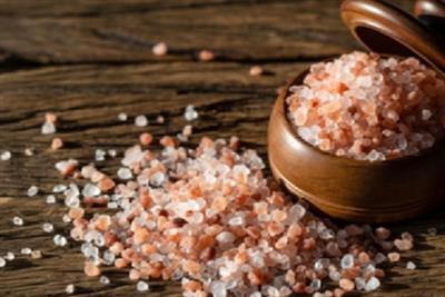 काला नमक: मात्रा कम लेकिन फर्क बड़ा, संतुलन बनाने में भी मददगार