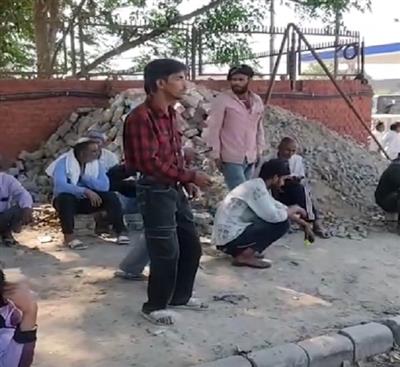 ਖੜ੍ਹੇ-ਖੜ੍ਹੇ ਹੀ ਸੁੱਤਾ ਰਿਹਾ ਬੰਦਾ! ਚੰਡੀਗੜ੍ਹ 'ਚ ਅਜੀਬੋ-ਗਰੀਬ ਮਾਮਲੇ ਨੇ ਲੋਕਾਂ ਨੂੰ ਕੀਤਾ ਹੈਰਾਨ