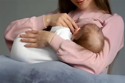 जन्म के बाद पहले घंटे में नवजात के लिए स्तनपान क्यों है जरूरी? जानिए फायदे