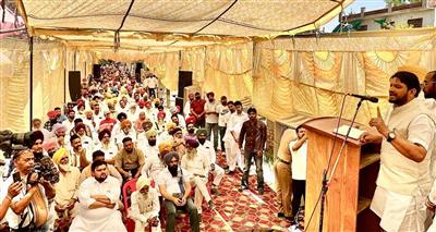 ਵਿਧਾਇਕ ਬਲਕਾਰ ਸਿੱਧੂ ਨੇ ਕਿਰਤੀ ਮਜ਼ਦੂਰ ਤੋਂ ਰੀਬਨ ਕਟਵਾ ਕੇ ਆਮ ਆਦਮੀ ਪਾਰਟੀ ਦੇ ਦਫਤਰ ਦਾ ਕਰਵਾਇਆ ਉਦਘਾਟਨ